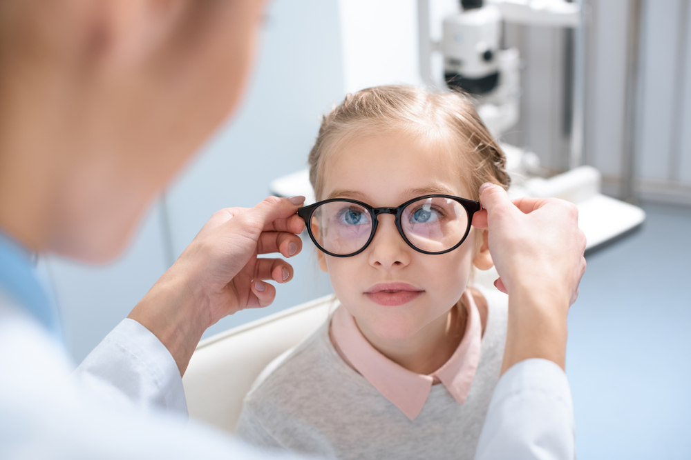 Do okulisty czy optometrysty, gdy oczy niedomagają?
